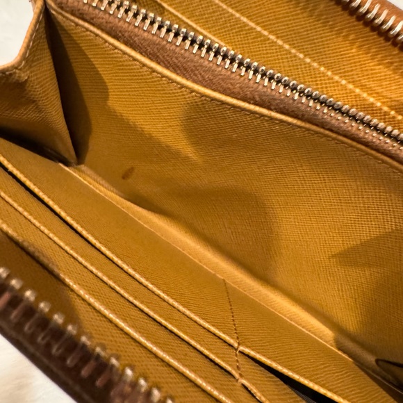 Prada Saffiano leather long wallet metal embossed - Picture 12 of 16